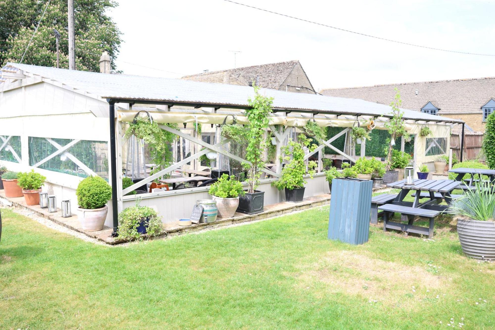 Отель The Ragged Cot Minchinhampton Экстерьер фото